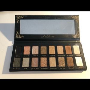 Eyeshadow palette by Amber Scholl